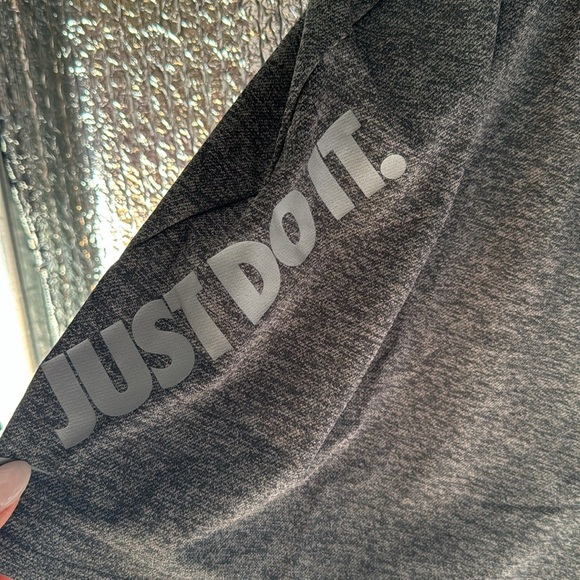 Nike Women’s Athletic Shorts Heather Gray Size XL - Picture 3 of 4